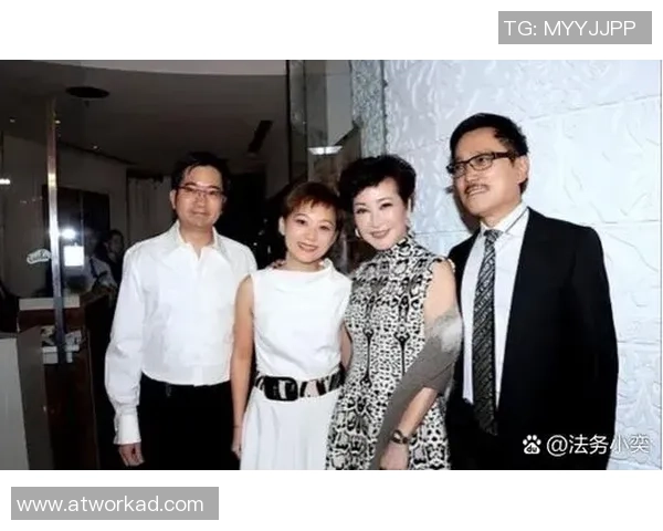 荷兰足球明星的妻子们:她们的故事与生活揭秘