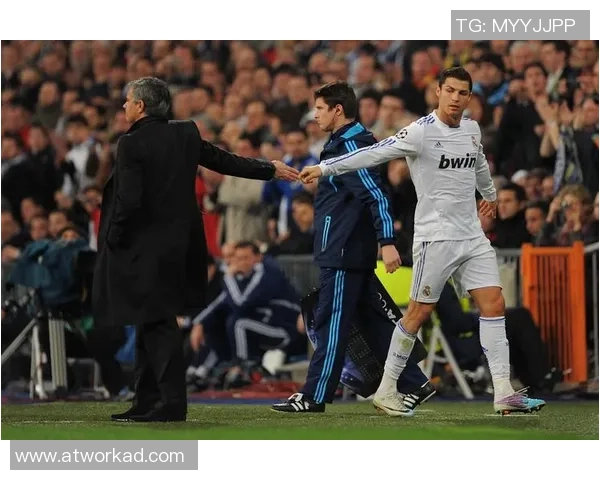 如何通过社交活动和足球明星建立联系与友谊的方法与技巧